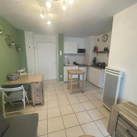 Appartement Cosy Sur Proche De Toutes Commodites, Parking Prive Sète